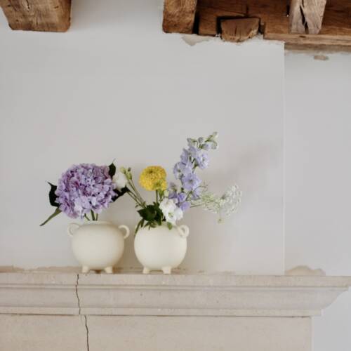Vase boule fleurs beige